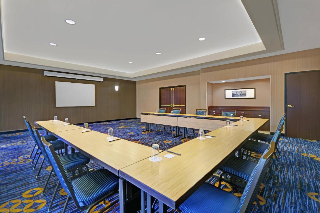 | Courtyard Boston Raynham