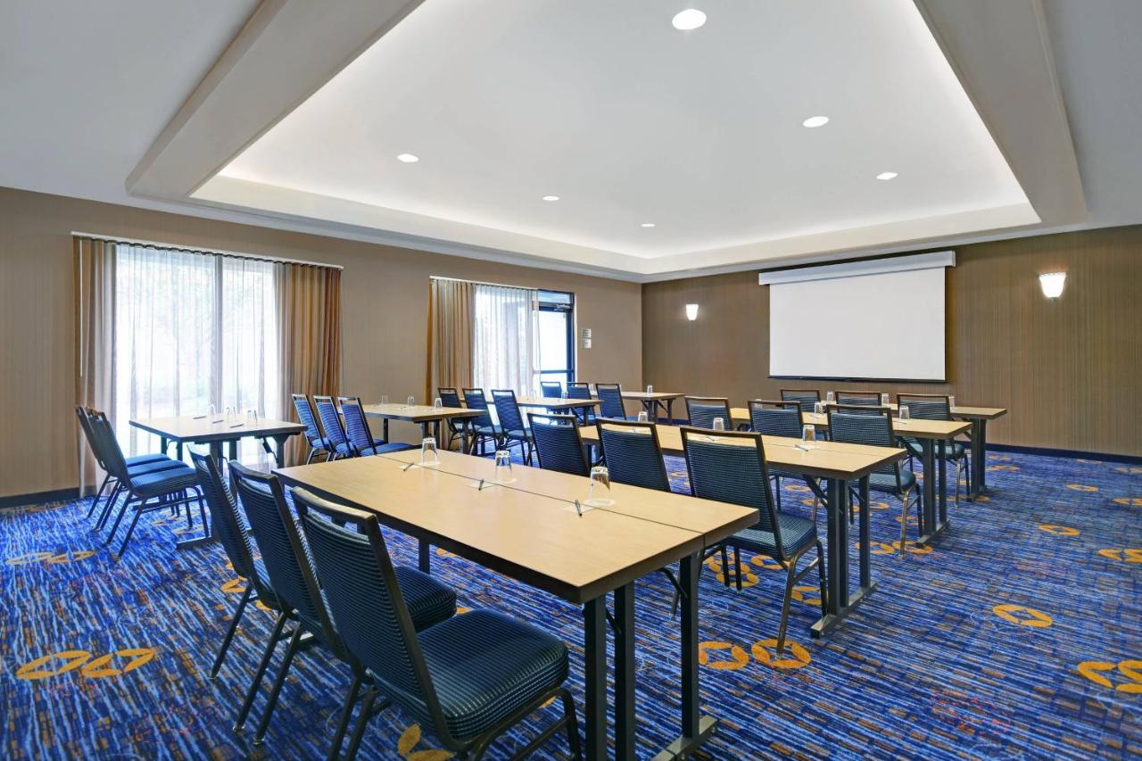 | Courtyard Boston Raynham