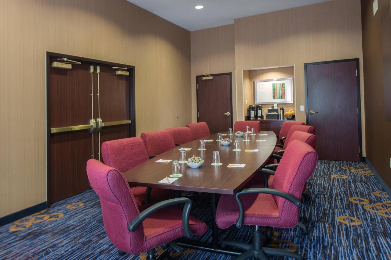 | Courtyard Boston Raynham