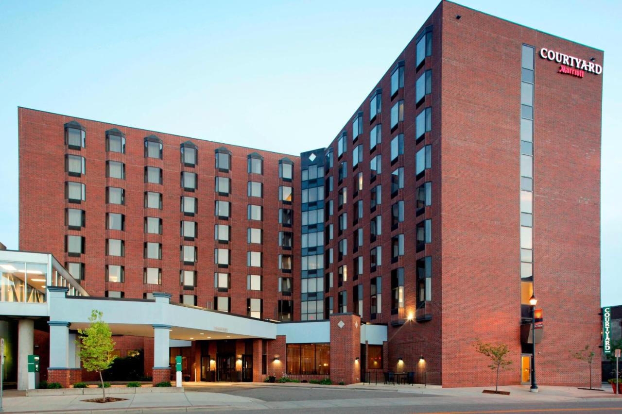 | Courtyard by Marriott St. Cloud