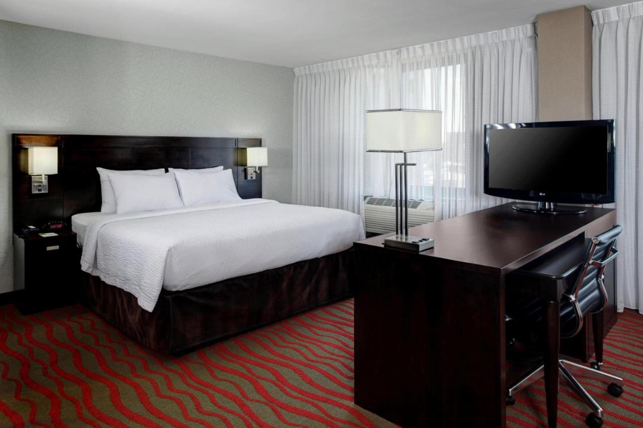| Courtyard by Marriott St. Cloud