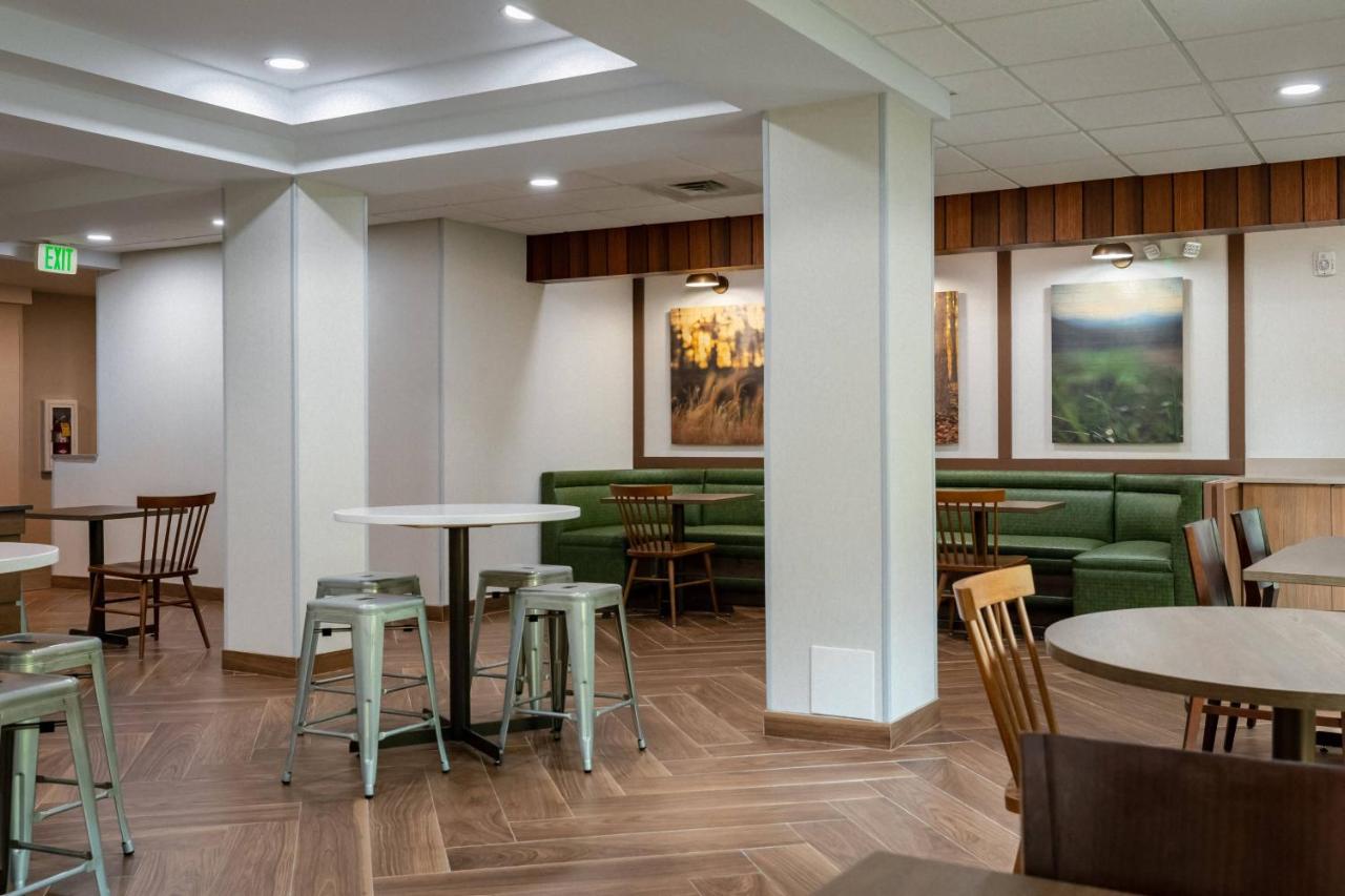 | Fairfield Inn & Suites by Marriott Atlanta Stonecrest