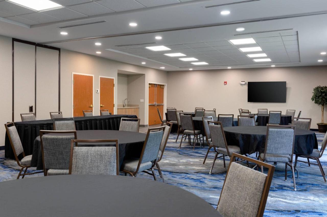 | Fairfield Inn & Suites by Marriott Atlanta Stonecrest