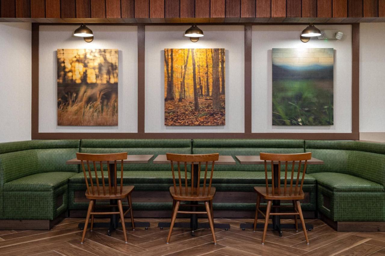 | Fairfield Inn & Suites by Marriott Atlanta Stonecrest