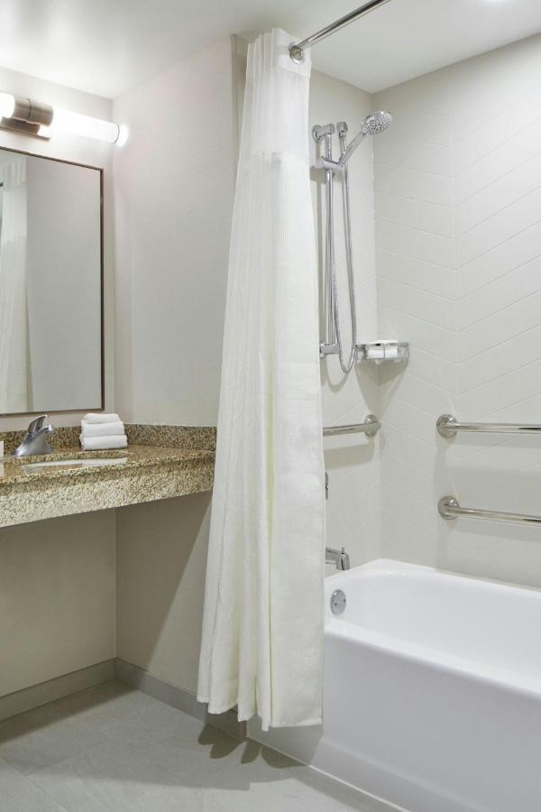 | Fairfield Inn & Suites by Marriott Albany Airport