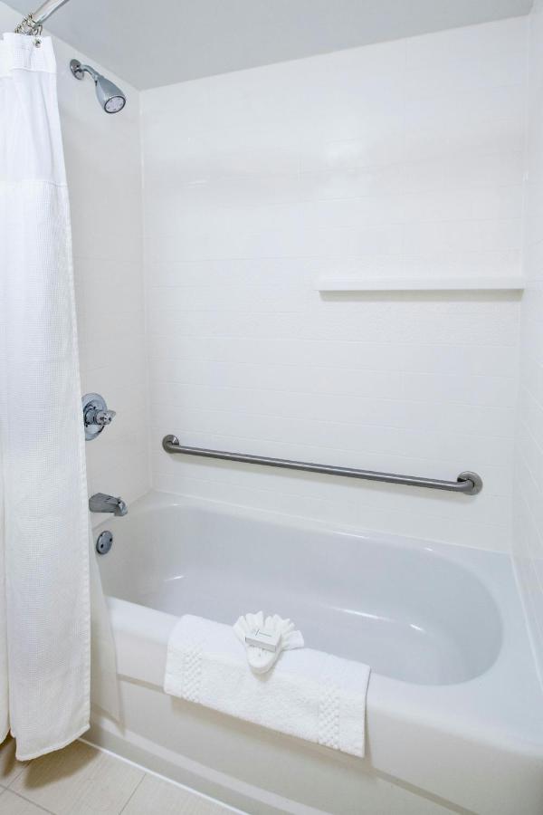 | Fairfield Inn and Suites by Marriott Perimeter Center