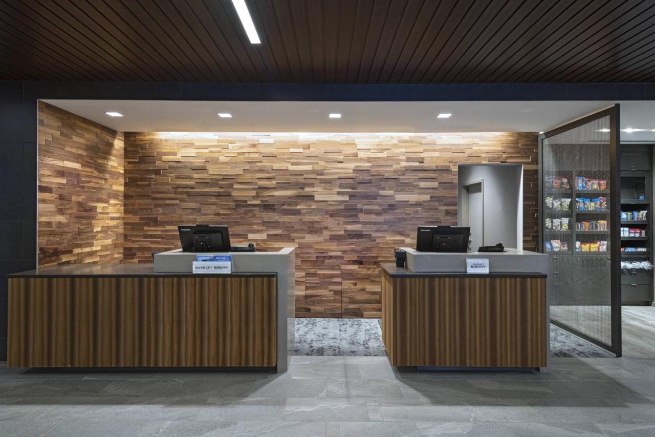 | Courtyard St. Louis Brentwood