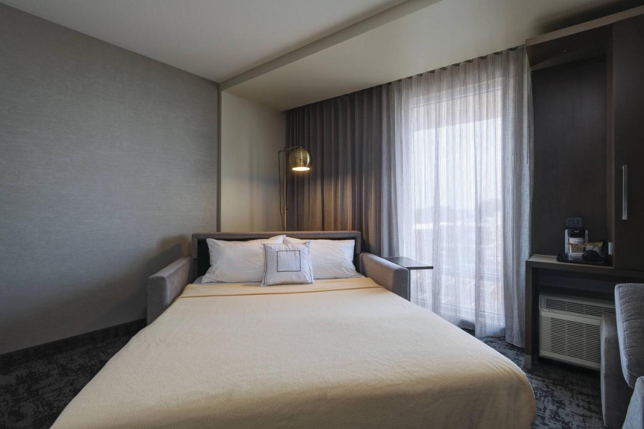 | Courtyard St. Louis Brentwood
