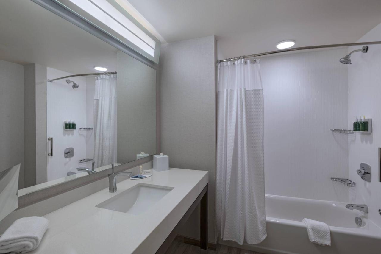 | Courtyard St. Louis Brentwood