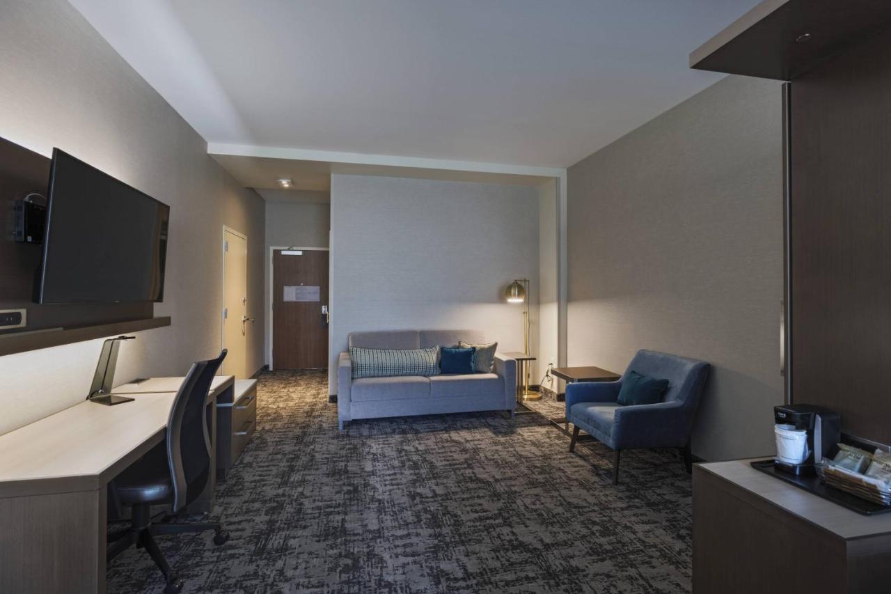| Courtyard St. Louis Brentwood