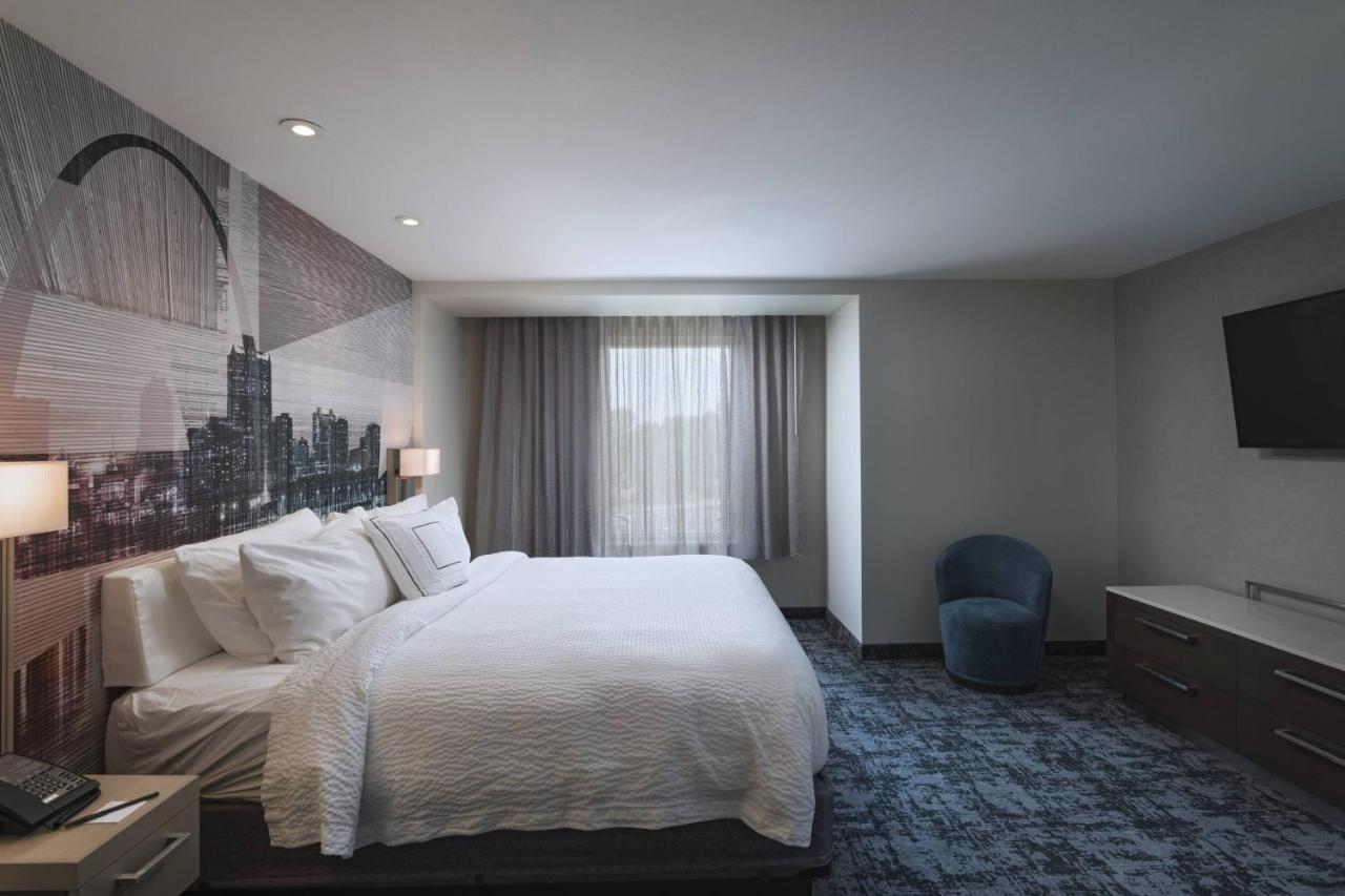 | Courtyard St. Louis Brentwood