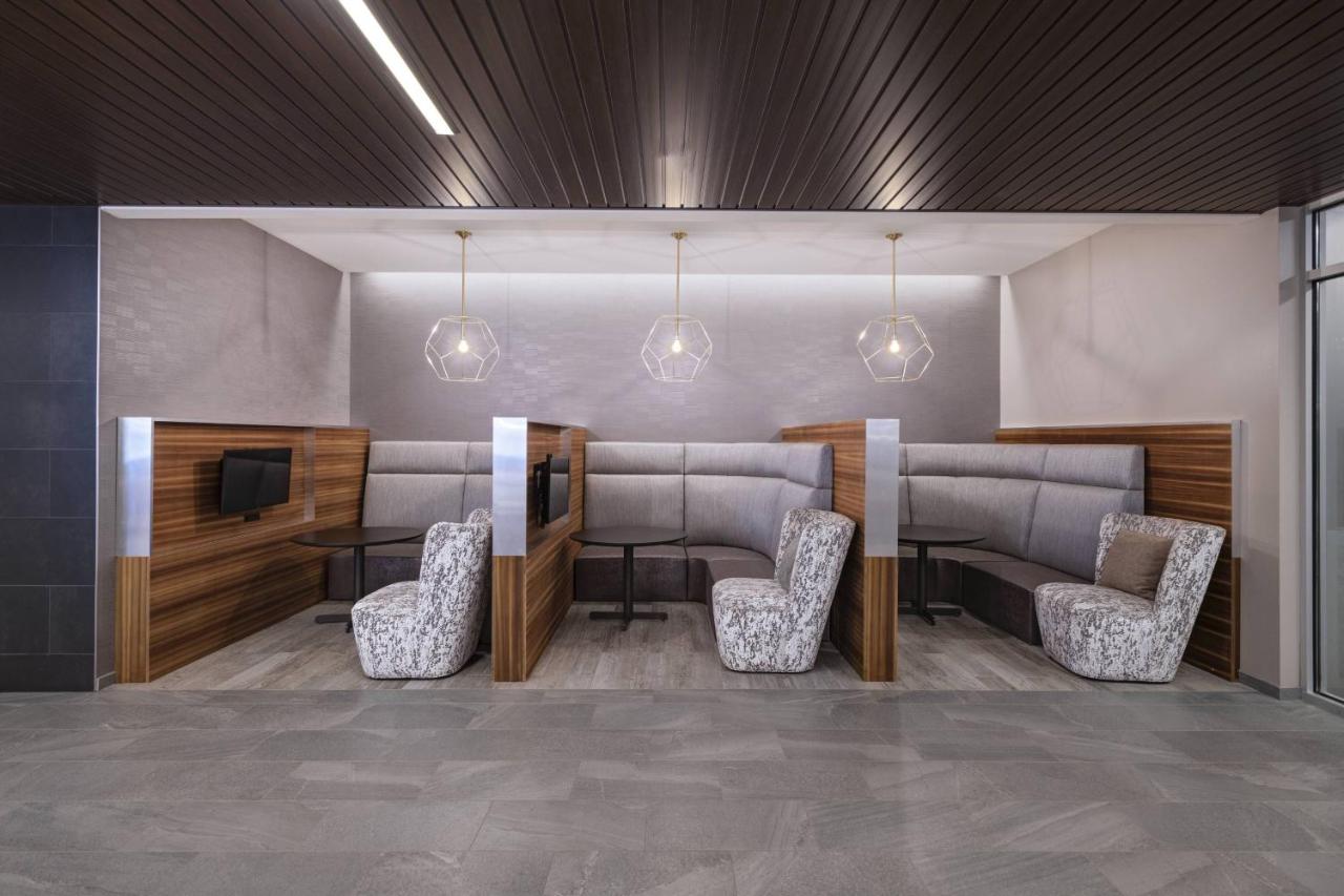 | Courtyard St. Louis Brentwood