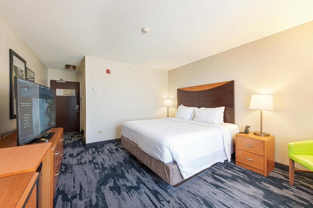 | Fairfield Inn & Suites by Marriott Chicago Naperville