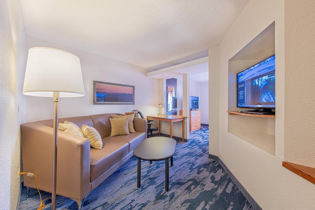 | Fairfield Inn & Suites by Marriott Chicago Naperville