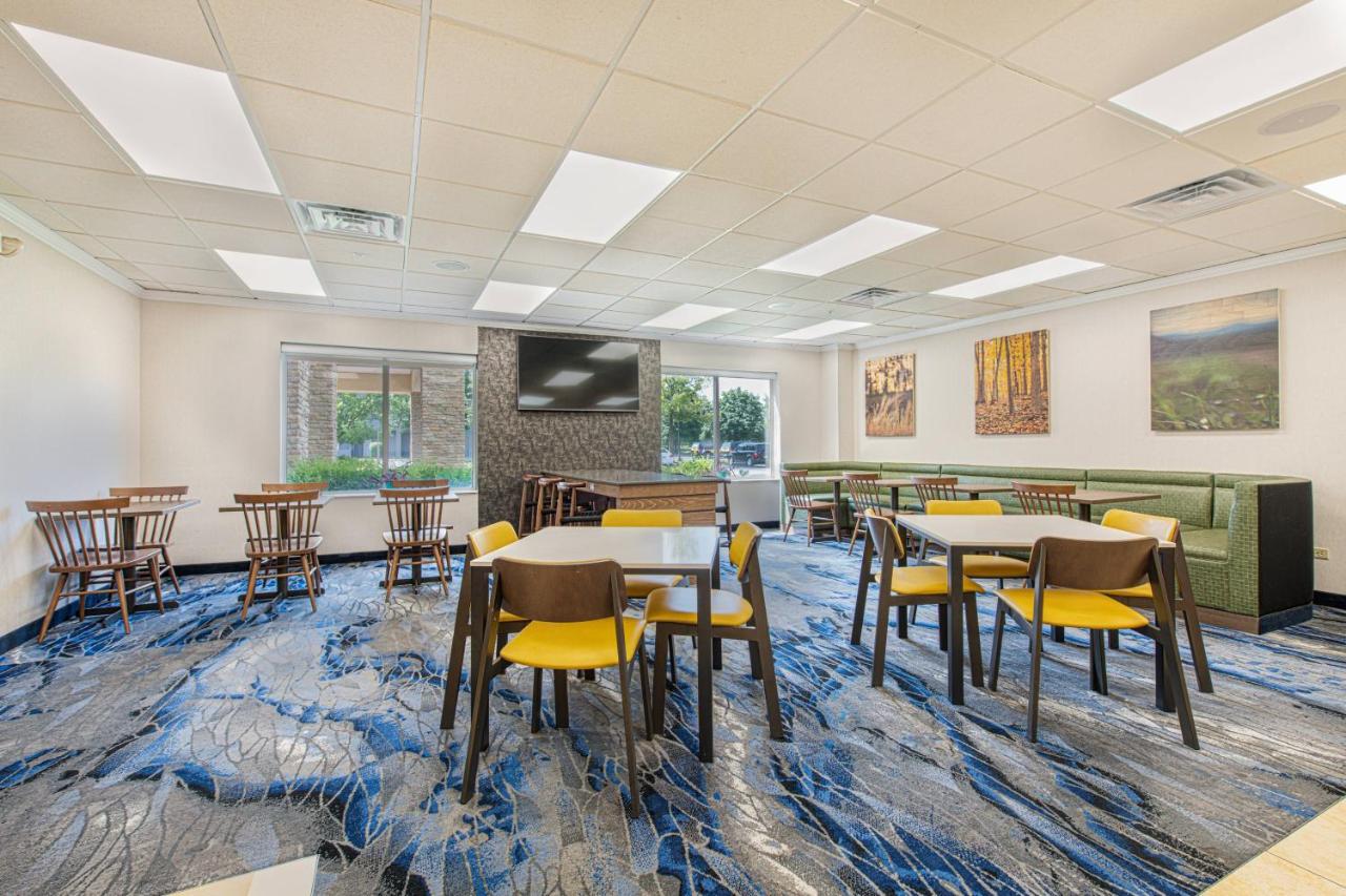 | Fairfield Inn & Suites by Marriott Chicago Naperville
