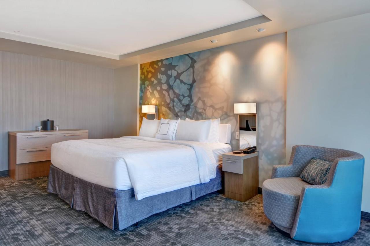 Guest Room, 1 King at Courtyard by Marriott Bentonville Rogers Promenade
