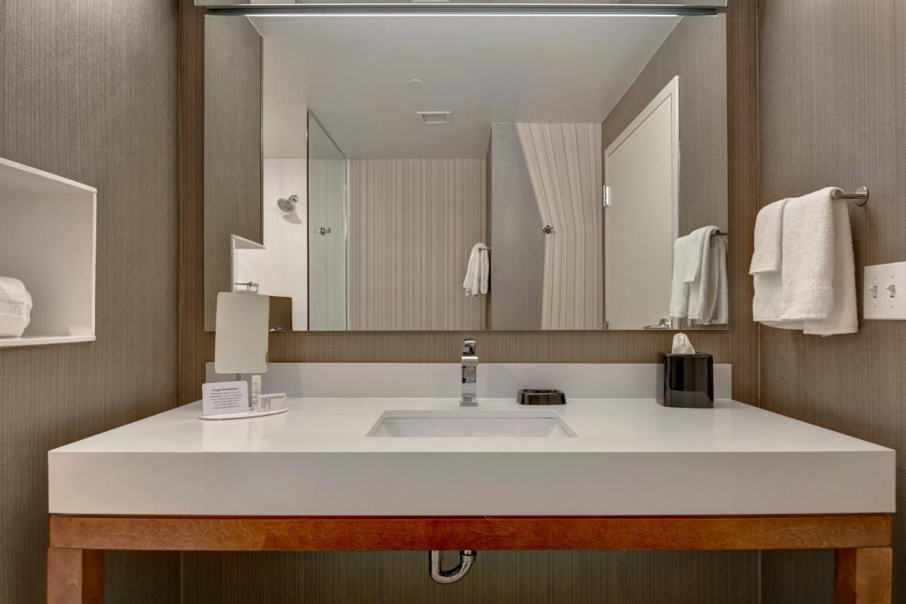 Suite, 1 King, Sofa bed at Courtyard by Marriott Bentonville Rogers Promenade