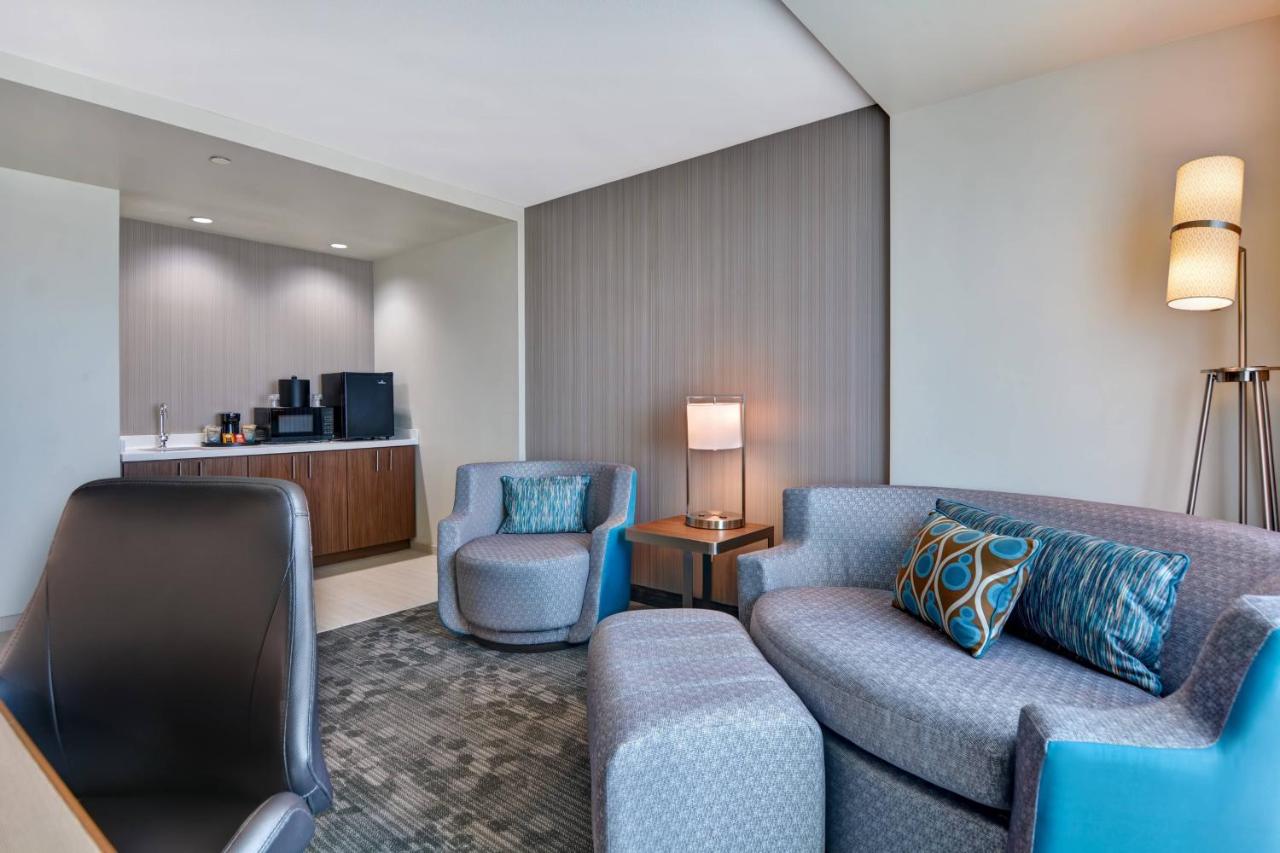Suite, 1 King, Sofa bed at Courtyard by Marriott Bentonville Rogers Promenade