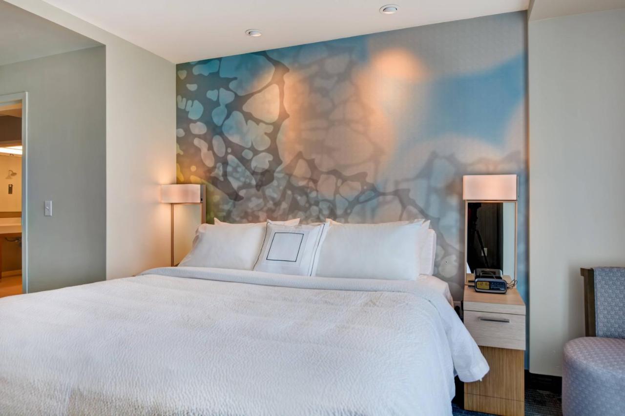 Suite, 1 King, Sofa bed at Courtyard by Marriott Bentonville Rogers Promenade