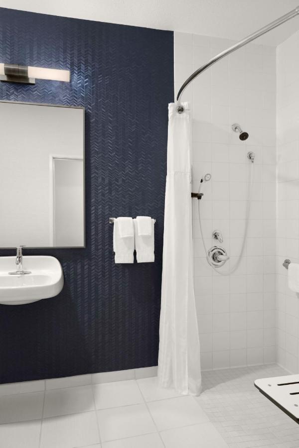 | Fairfield Inn & Suites by Marriott Chicago Naperville/Aurora