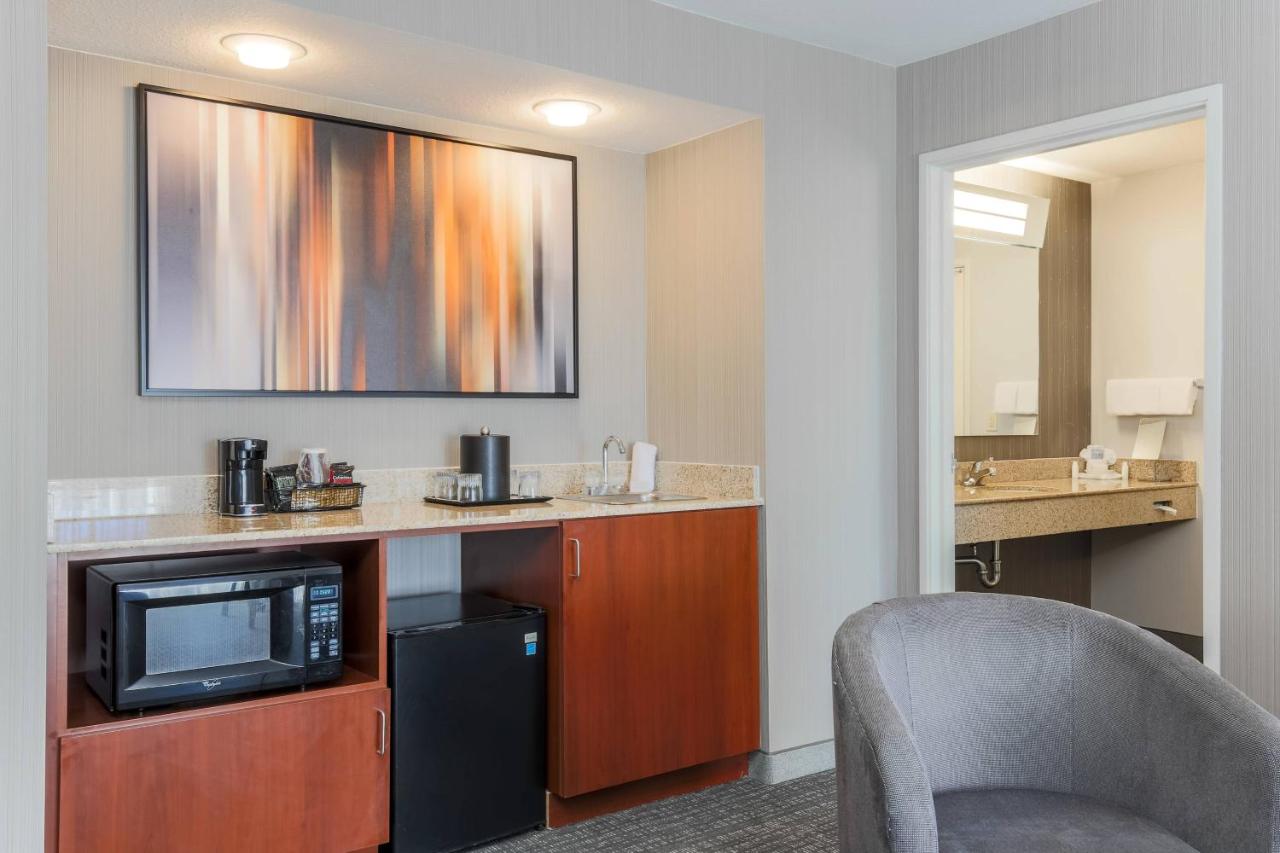 | Courtyard by Marriott Roseville Galleria Mall/Creekside Ridge Drive