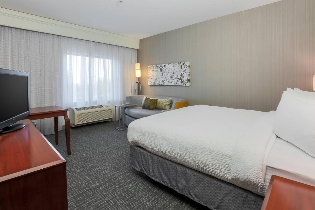 | Courtyard by Marriott Roseville Galleria Mall/Creekside Ridge Drive