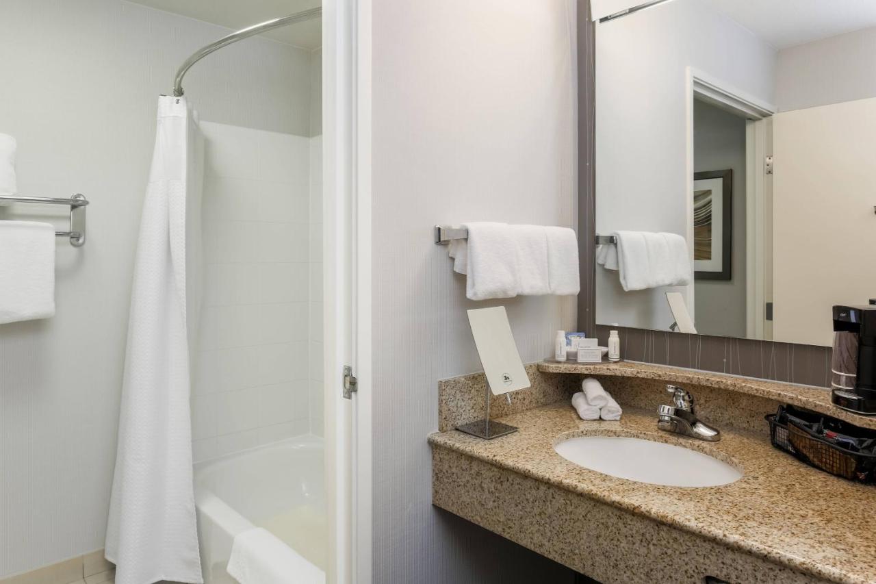 | Courtyard by Marriott Roseville Galleria Mall/Creekside Ridge Drive