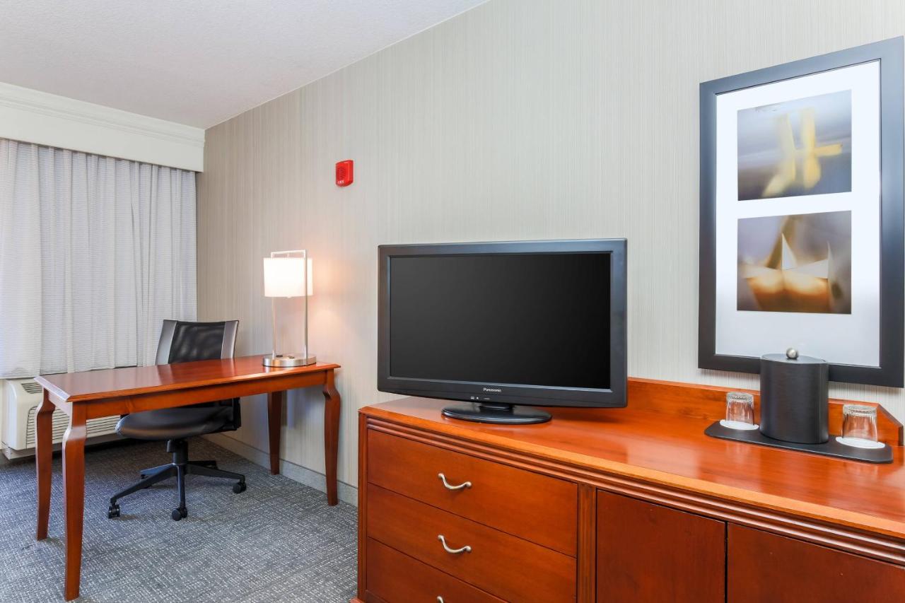 | Courtyard by Marriott Roseville Galleria Mall/Creekside Ridge Drive