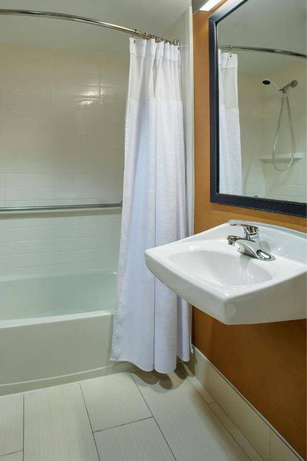 | Fairfield Inn by Marriott Kalamazoo West