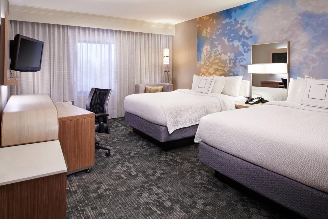Queen Room with Two Queen Beds at Courtyard by Marriott Toledo Rossford/Perrysburg