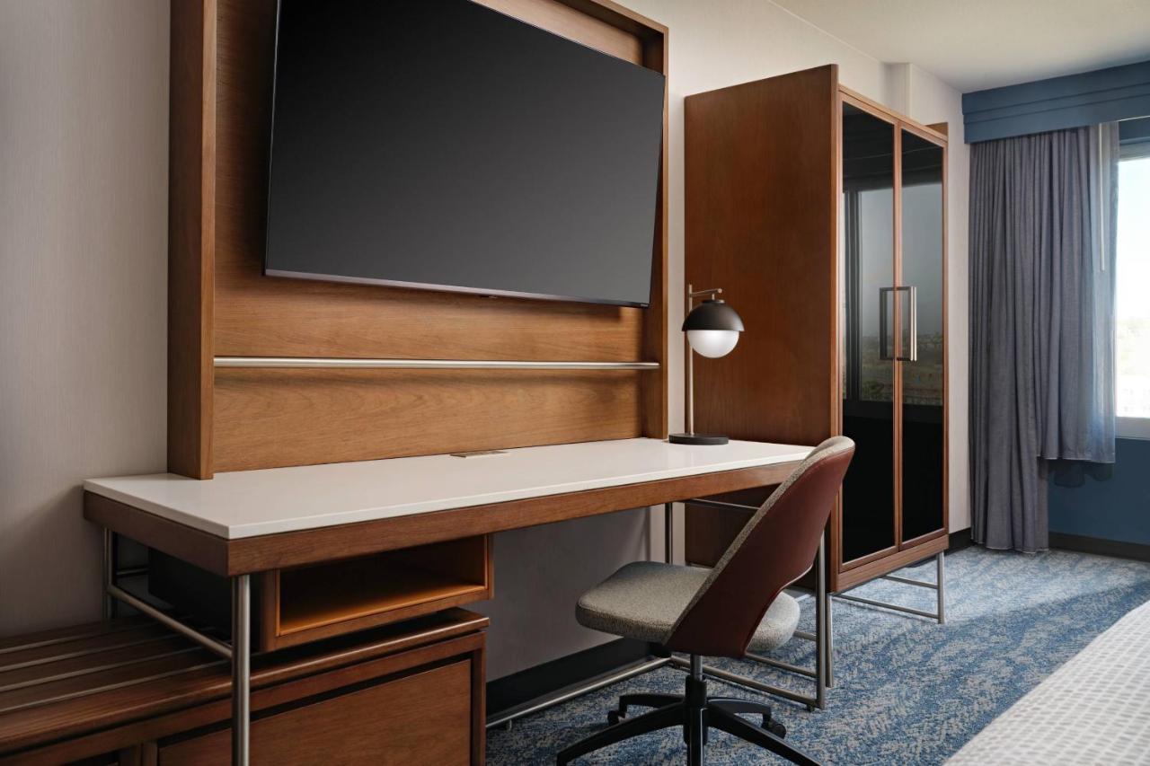 King Room at Courtyard by Marriott San Diego Mission Valley/Hotel Circle