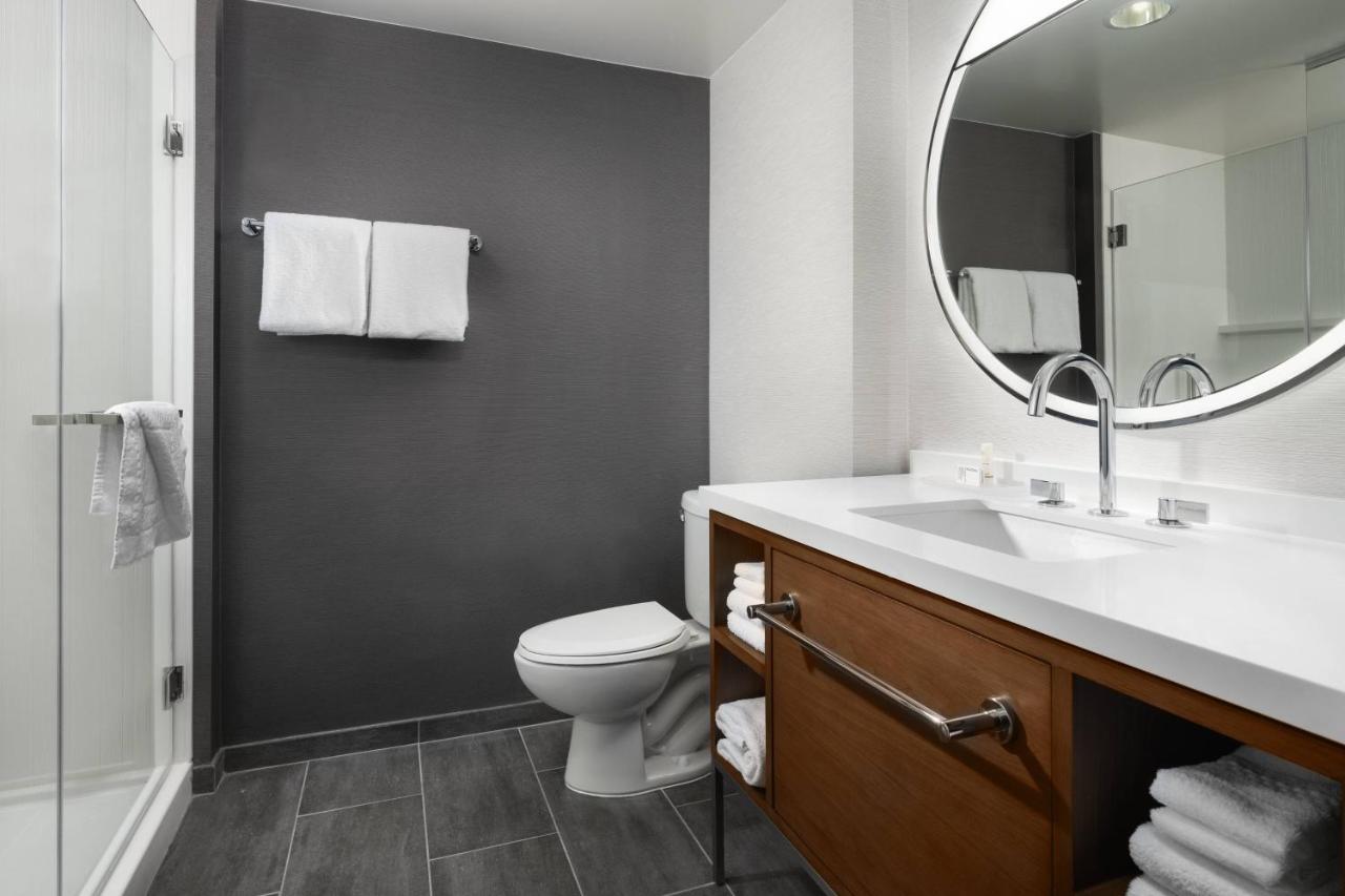 King Suite with Sofa Bed at Courtyard by Marriott San Diego Mission Valley/Hotel Circle