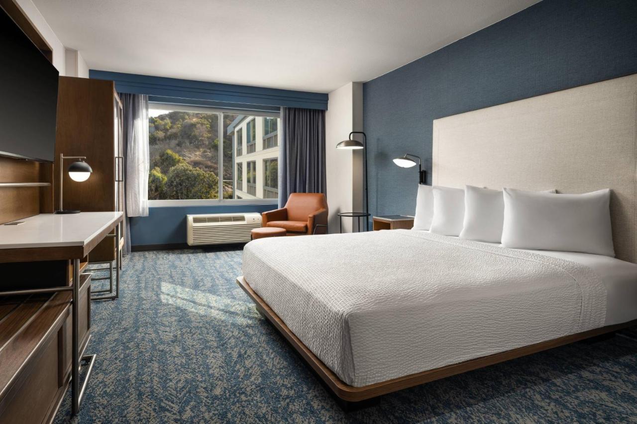 King Suite with Sofa Bed at Courtyard by Marriott San Diego Mission Valley/Hotel Circle