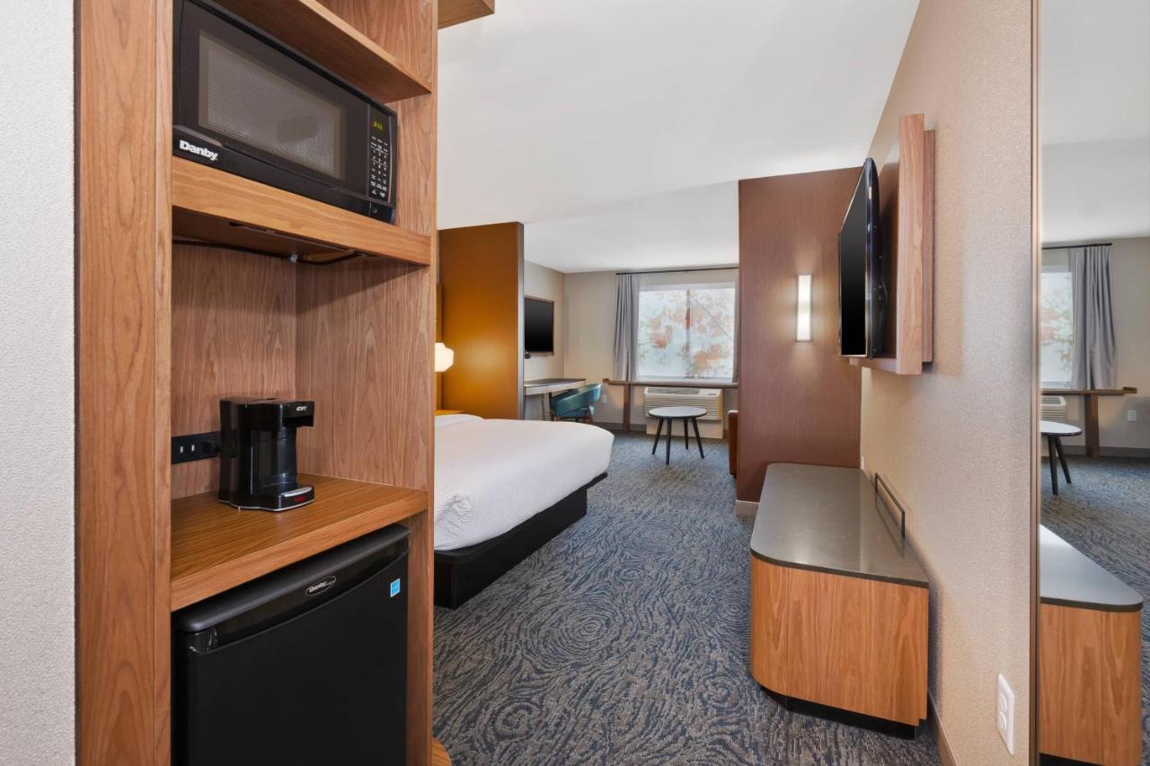 | Fairfield Inn & Suites by Marriott Kalamazoo