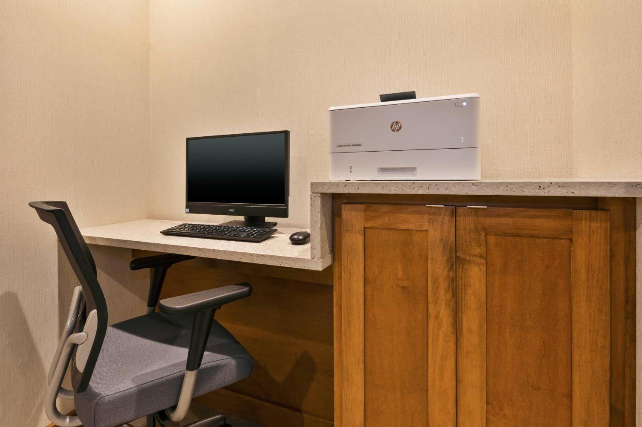 | Fairfield Inn & Suites by Marriott Kalamazoo