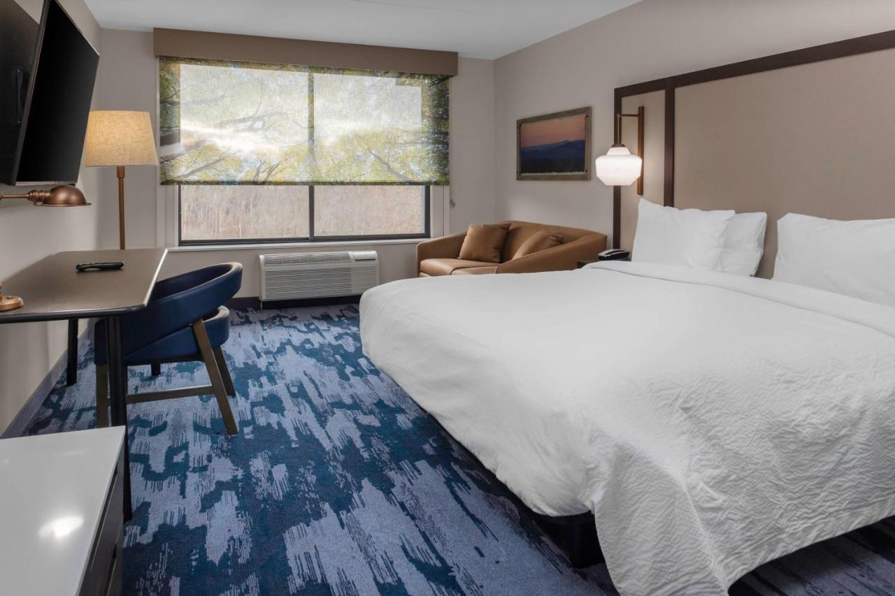 King Room with Garden View at Fairfield Inn & Suites by Marriott Springfield Enfield