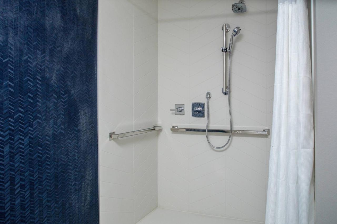 | Holiday Inn Springfield South - Enfield CT