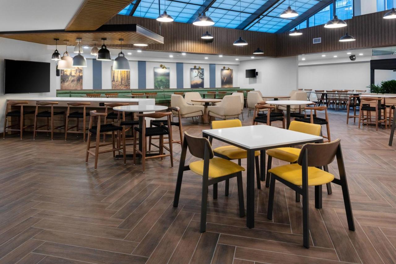  | Holiday Inn Springfield South - Enfield CT