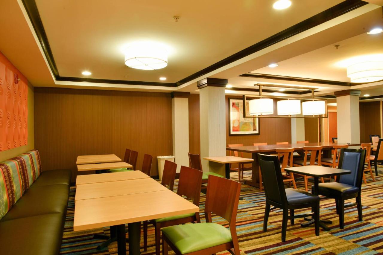 | Fairfield Inn Hartford Airport
