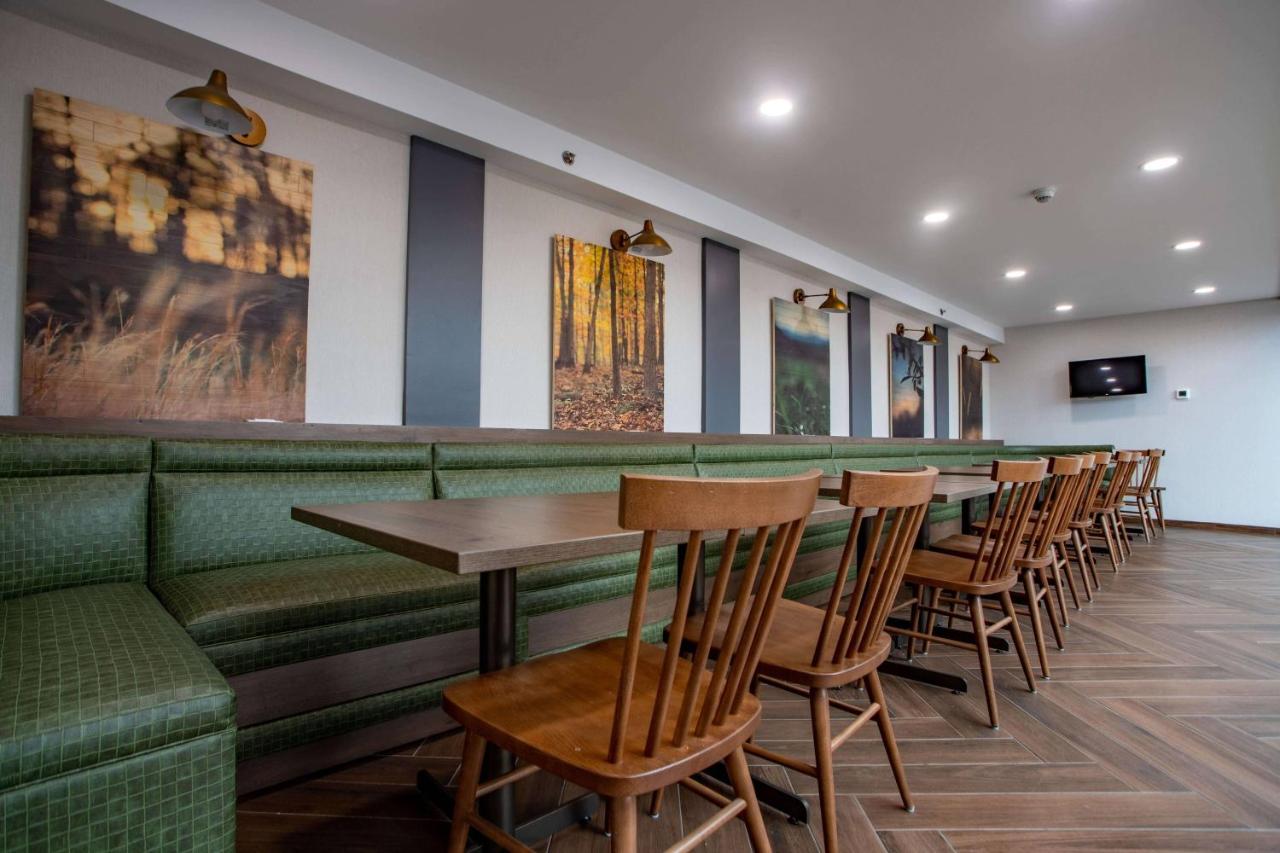 | Holiday Inn Springfield South - Enfield CT