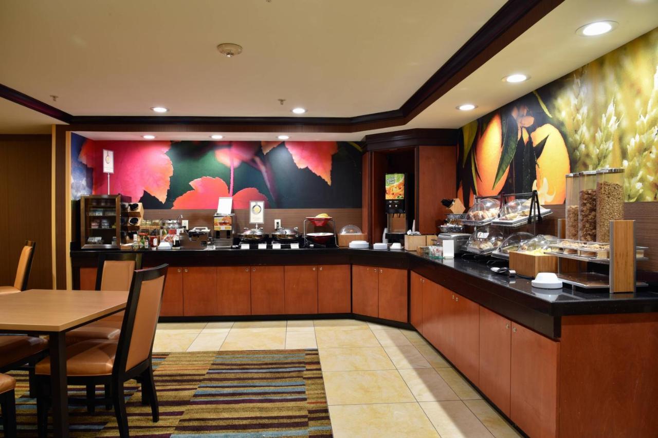 | Fairfield Inn Hartford Airport