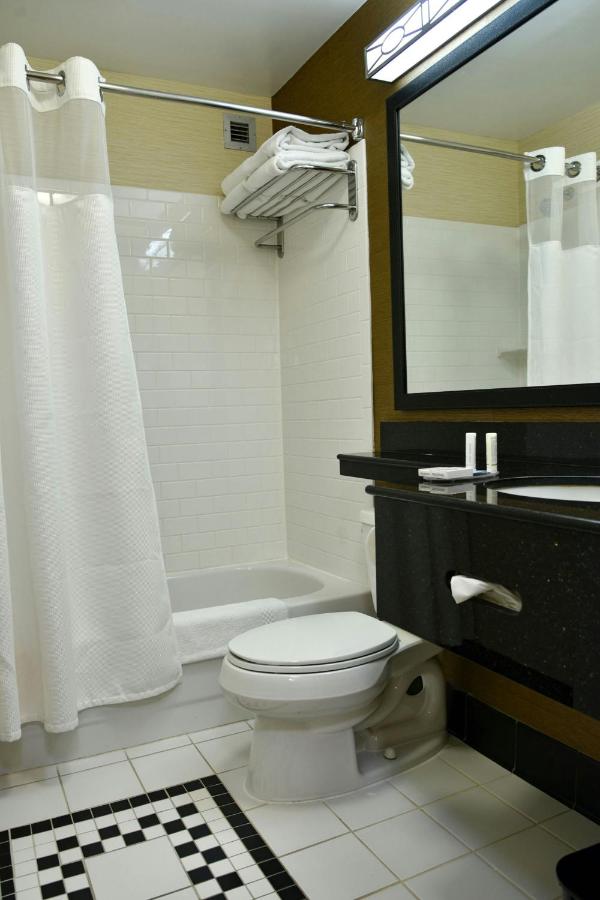 | Fairfield Inn Hartford Airport