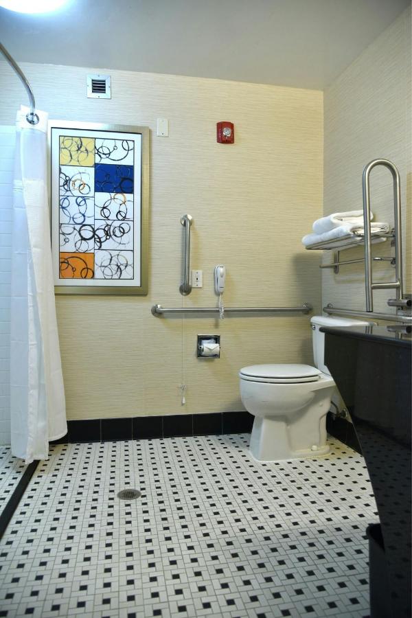 | Fairfield Inn Hartford Airport