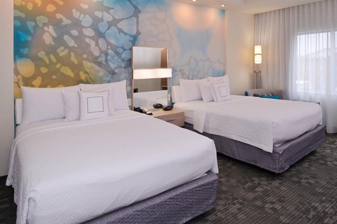Queen Room with Two Queen Beds at Courtyard by Marriott Toledo North