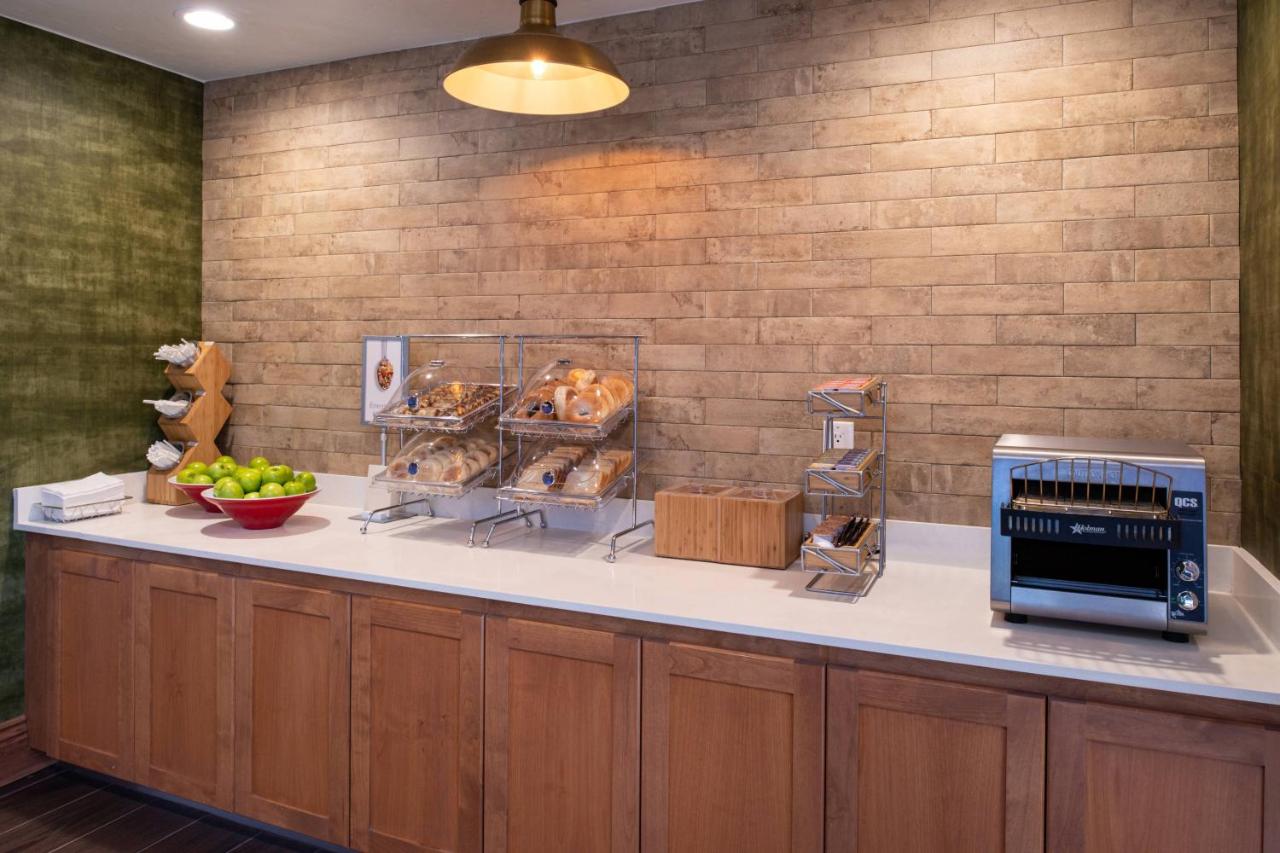  | Fairfield Inn and Suites by Marriott Bakersfield Central