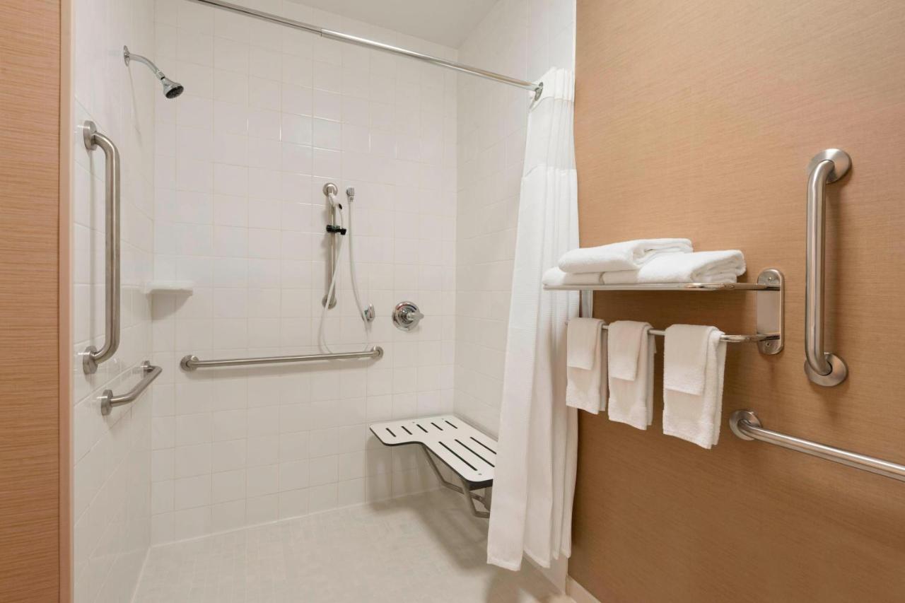 | Fairfield Inn & Suites Hartford Manchester