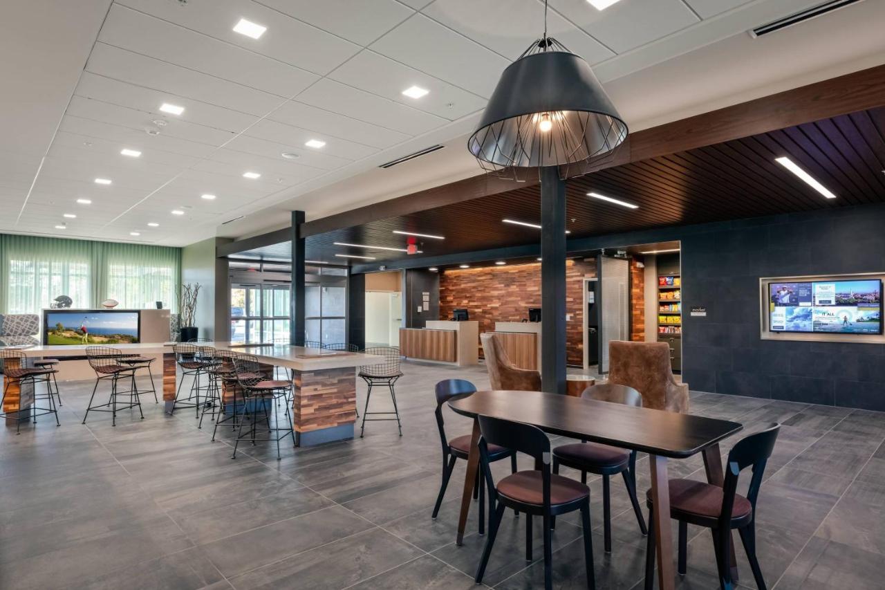 | Courtyard by Marriott Savannah Airport