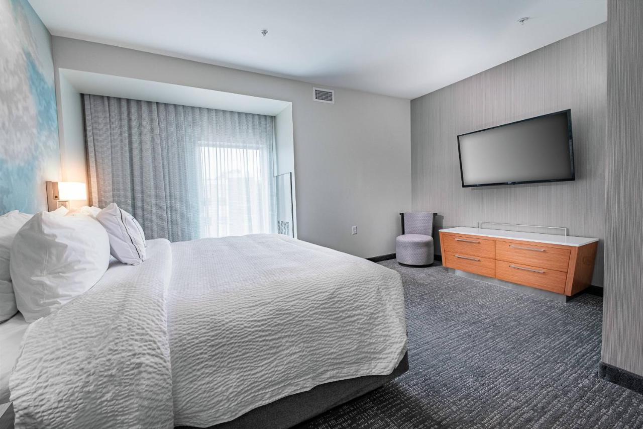 Suite, 1 King, Sofa bed at Courtyard by Marriott Toledo West