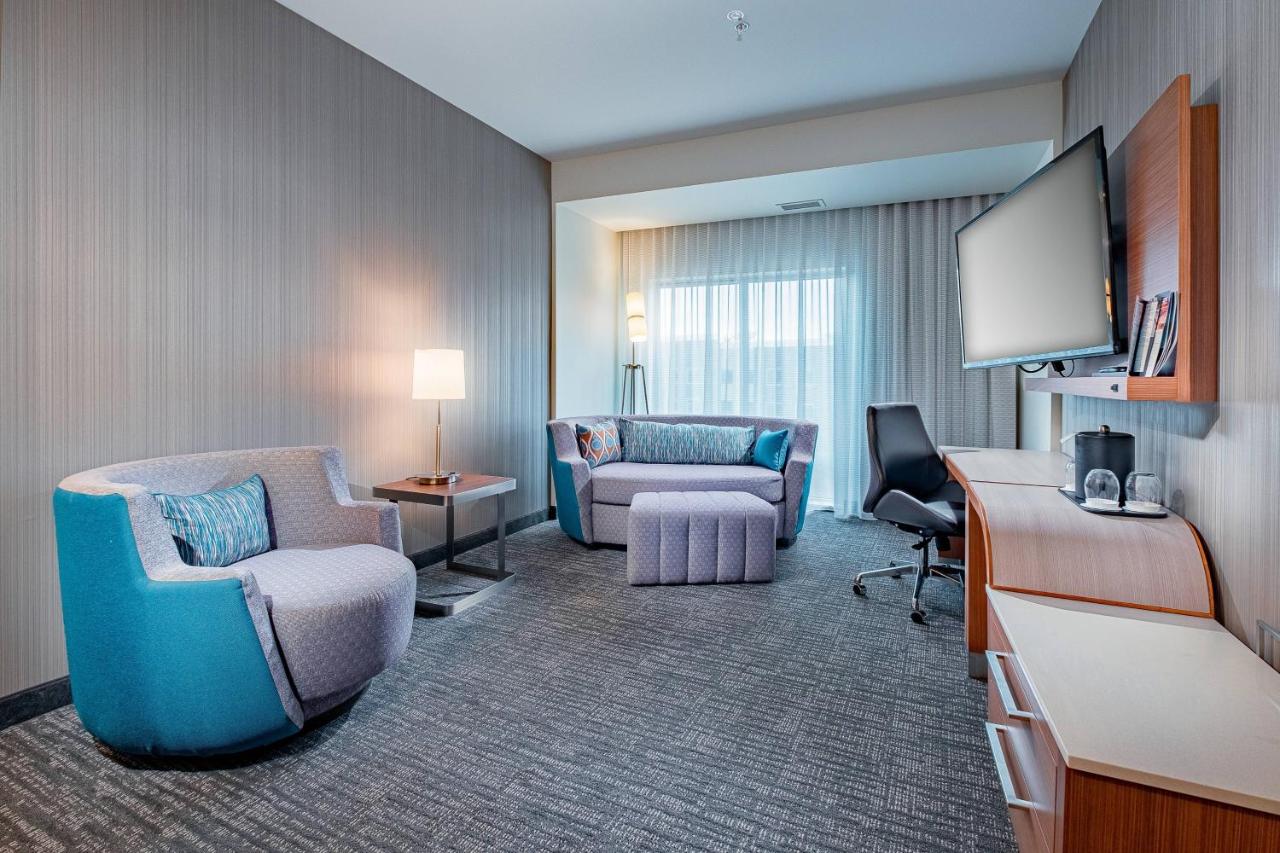 Suite, 1 King, Sofa bed at Courtyard by Marriott Toledo West