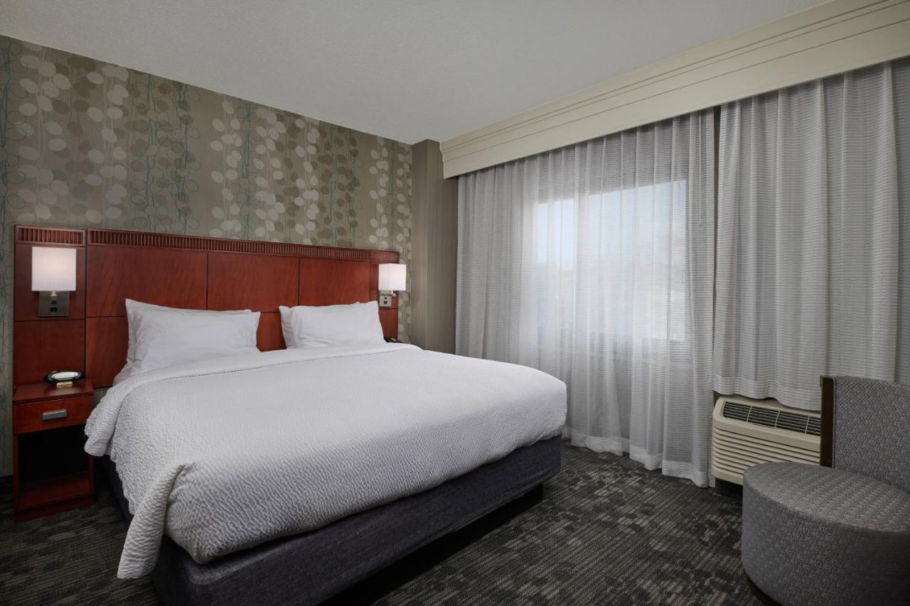 | Courtyard by Marriott Bristol